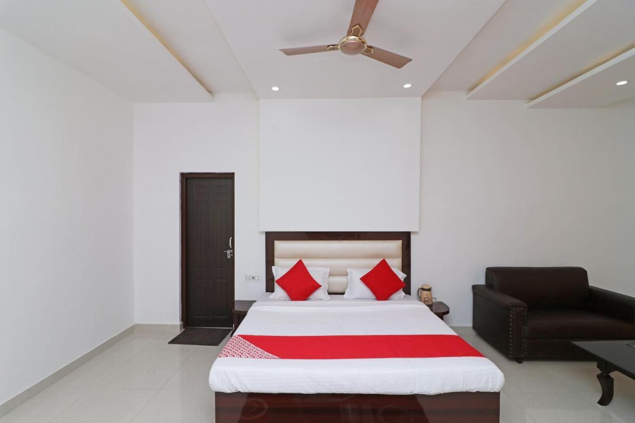 Oyo 29755 Hotel Jammu Airlines 외부 사진